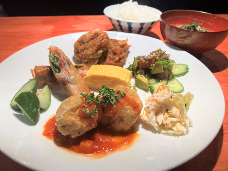 ホテル カイラニ ＜昼食＞
